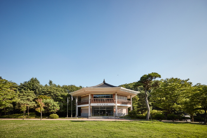 Paju Historical Site Related to Yi I (파주이이유적)