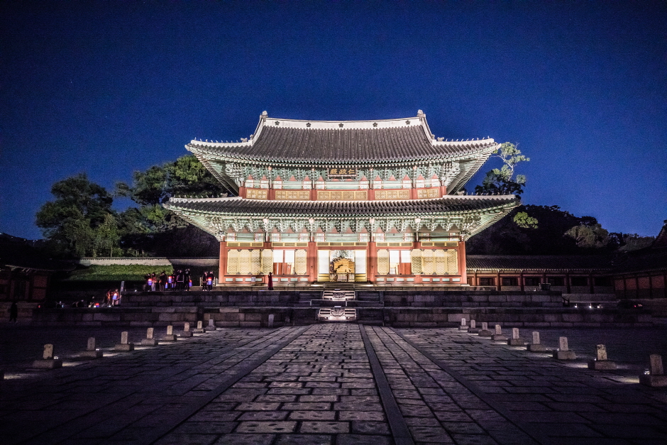 Mondscheinführungen im Palast Changdeokgung (창덕궁 달빛기행)