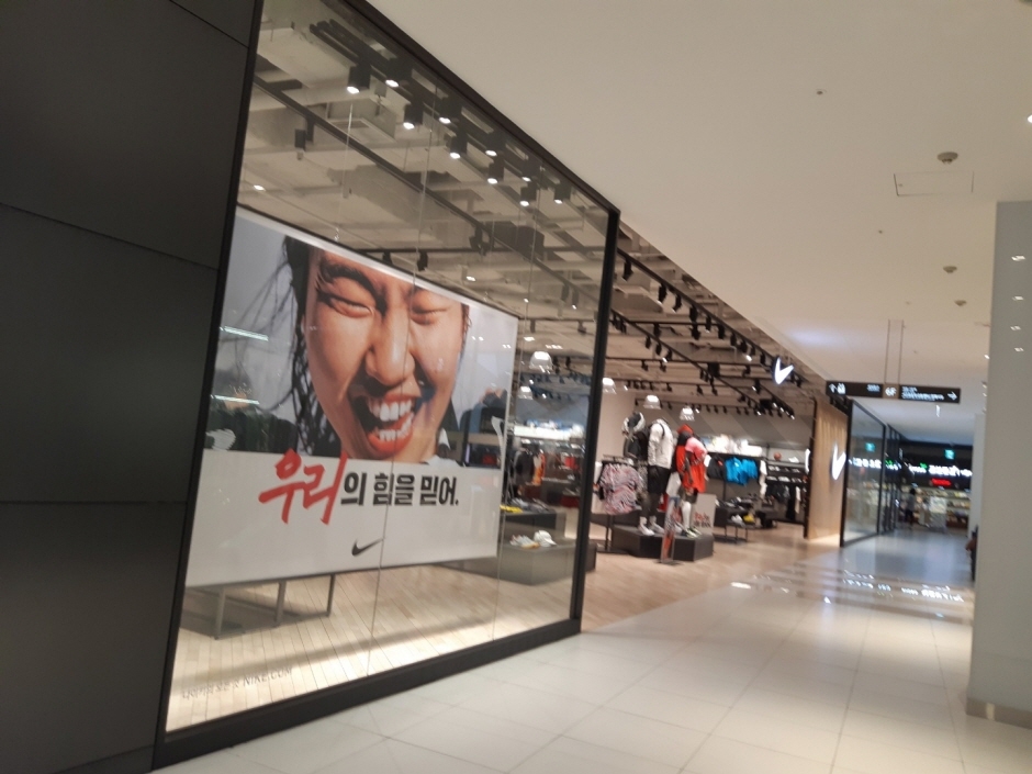 Nike - Lotte Pyeongchon Branch [Tax Refund Shop] (나이키 롯데평촌)
