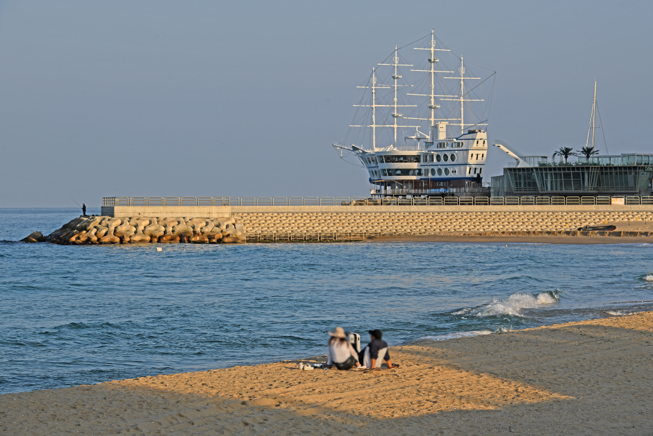 Пляж Чондончжин (정동진해변)