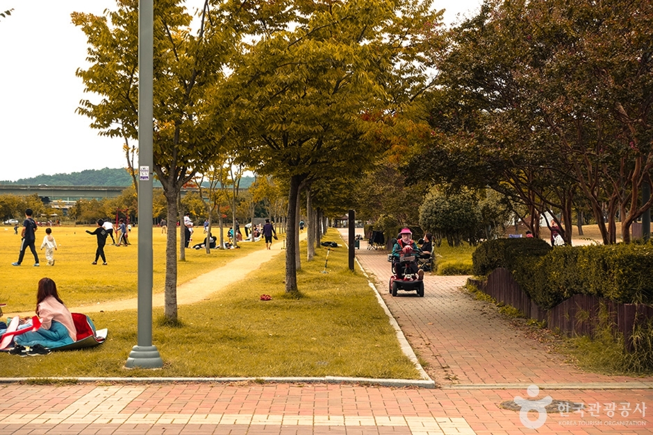 율하체육공원