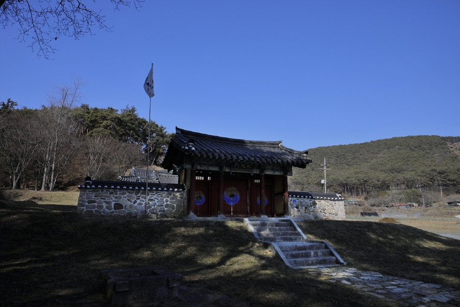 Chuyangsa Shrine (추양사)