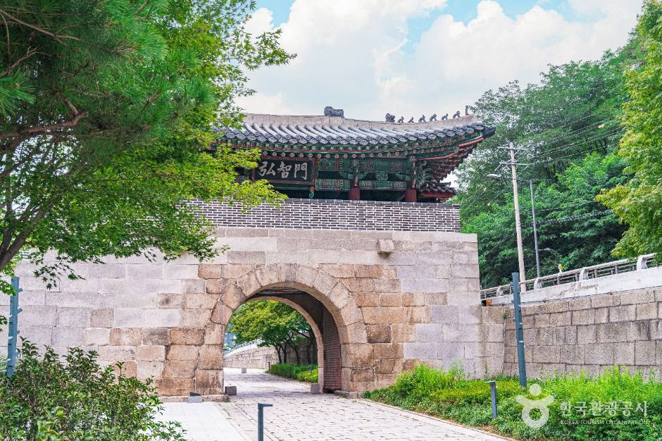 홍지문 및 탕춘대성