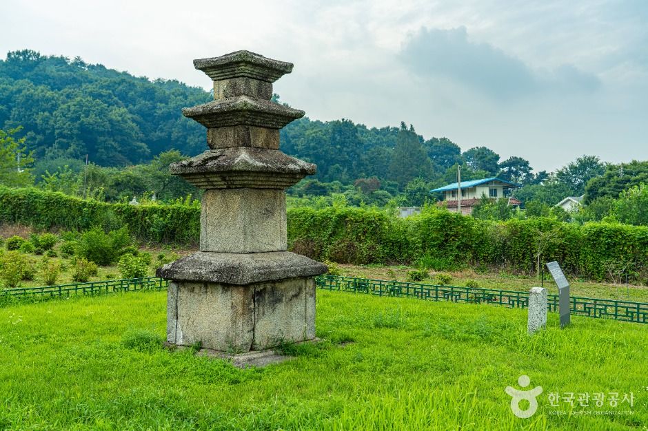 thumbnail-안성죽산리삼층석탑-9