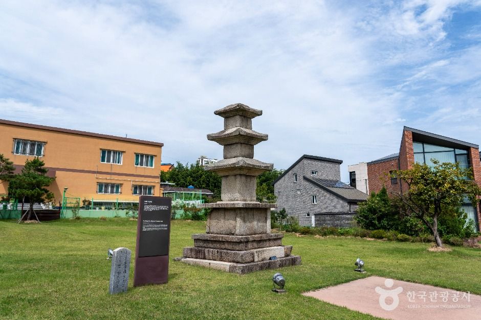 서산동문동오층석탑 및 당간지주