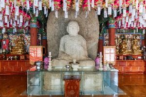 익산 연동리 석조여래좌상