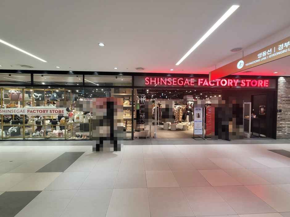 Shinsegae Factory Store - Gangnam Branch [Tax Refund Shop](신세계 팩토리스토어 강남점)