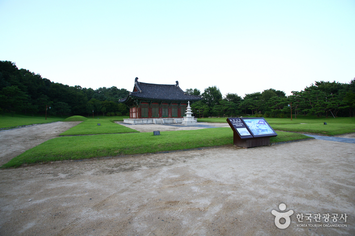 Terrain du temple Heungdeoksaji de Cheongju (청주 흥덕사지)