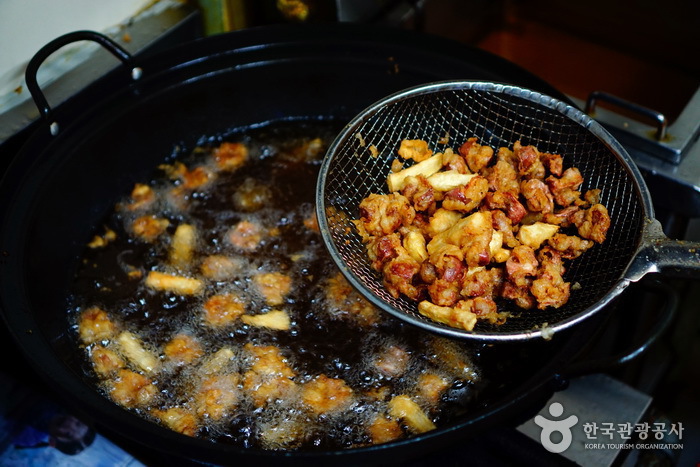 大邱平和市場タクトンチプ屋通り（대구 평화시장 닭똥집 골목）