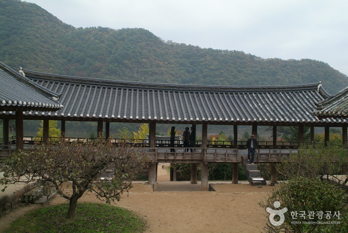Byeongsanseowon Confucian Academy (병산서원)