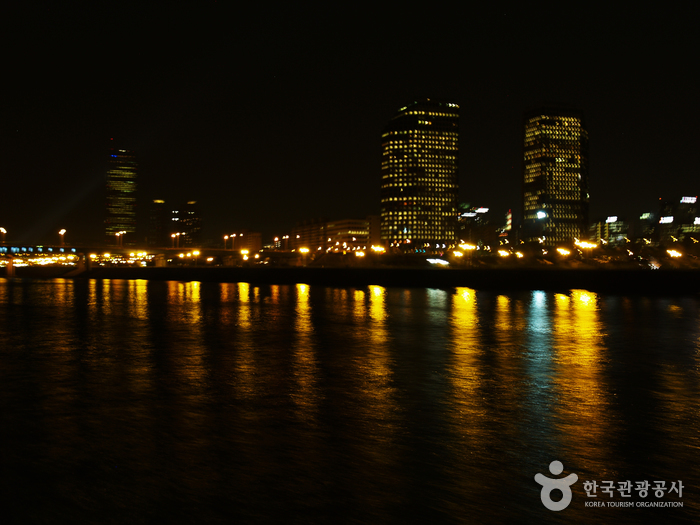 E-Land Cruise (bateau de croisière du fleuve Han) (한강유람선)