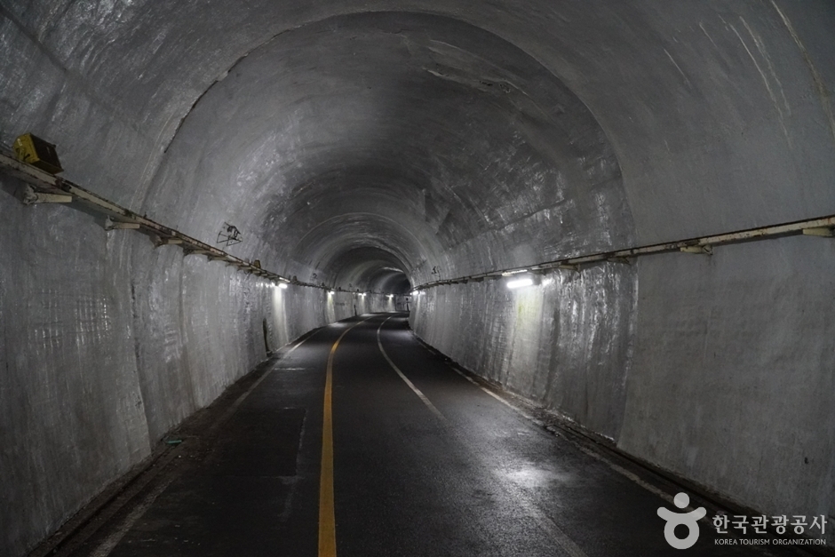 Saekhyeon Tunnel (색현터널)