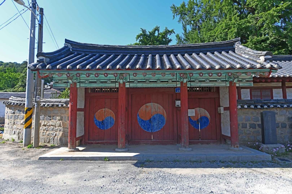 thumbnail-서산향교-1