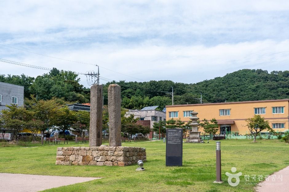 서산동문동오층석탑 및 당간지주
