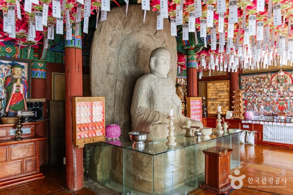 익산 연동리 석조여래좌상