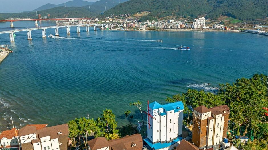 통영_풍차마을 로즈힐펜션_외부 (4)