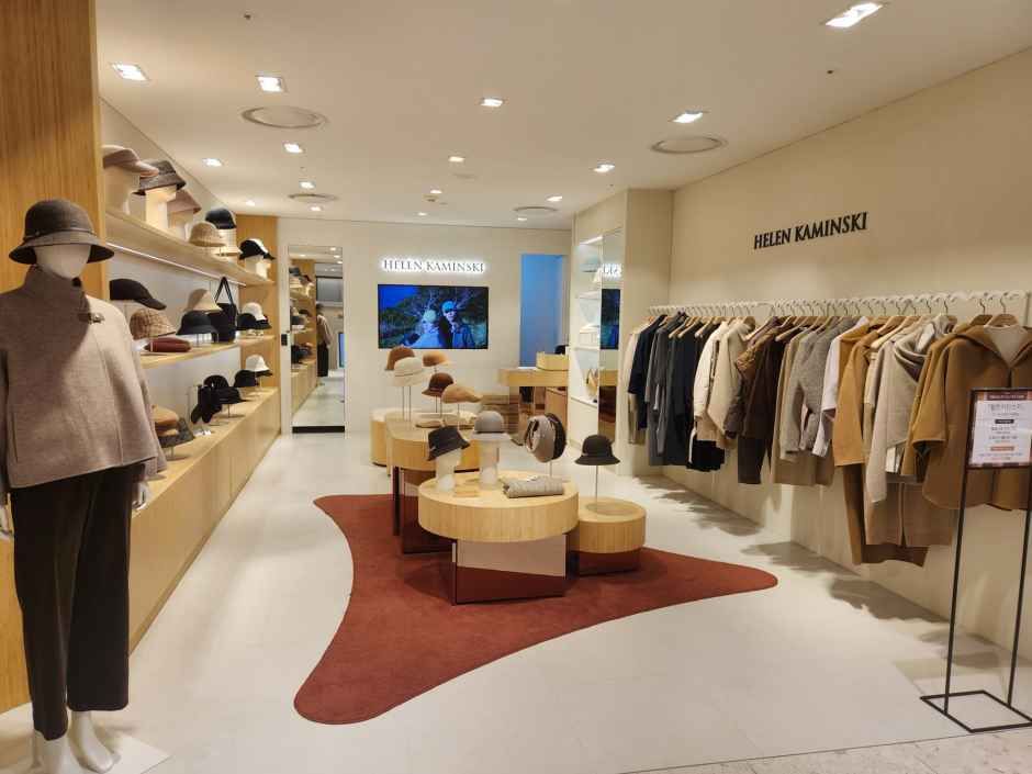 [事後免税店] HELEN KAMINSKI（ヘレンカミンスキー）・新世界百貨店タイムスクエア店(헬렌카민스키 신세계백화점 타임스퀘어점)
