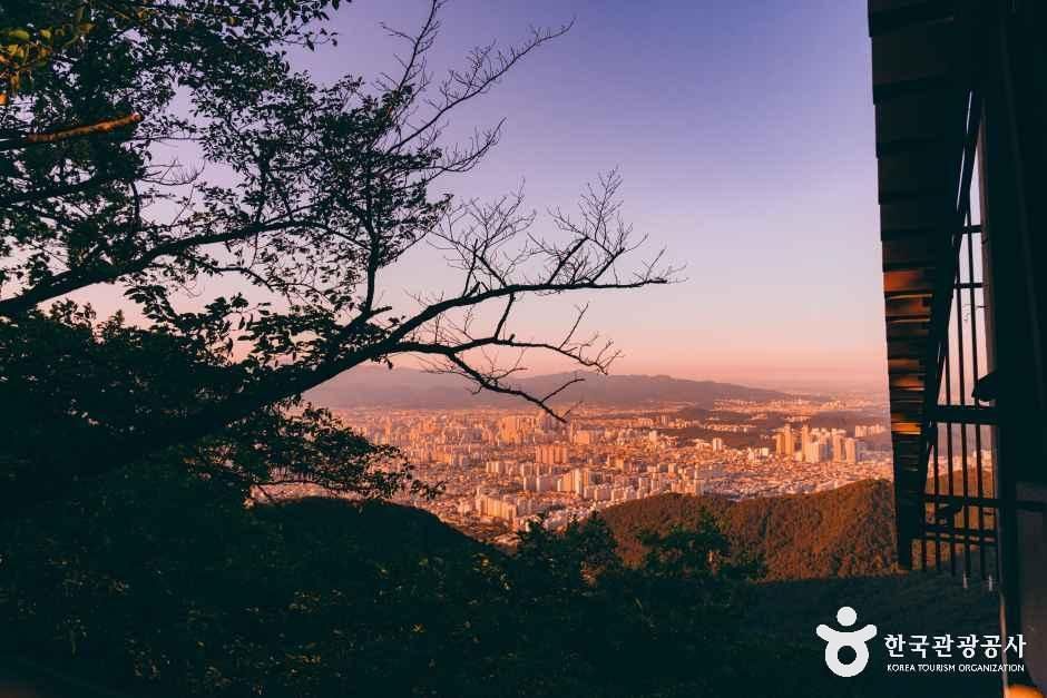 thumbnail-앞산 케이블카(앞산 전망대)-6