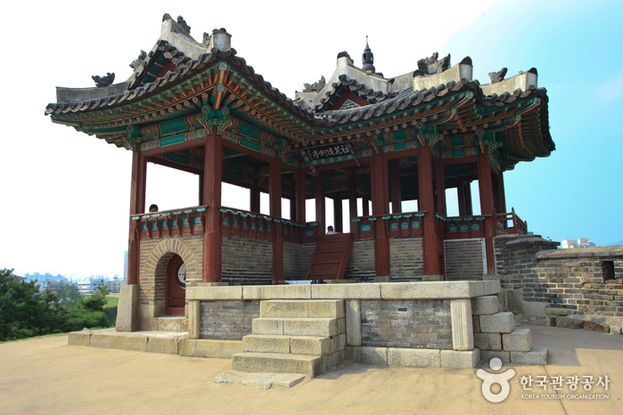 Hwahongmun Gate (화홍문)
