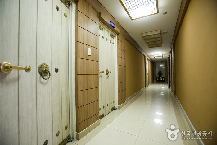 Hotel Filrim 37.2 [Korea Quality] / 호텔필림 37.2 [한국관광 품질인증]
