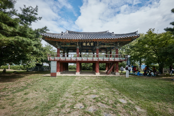 Pavillon Hanpungru (무주한풍루)