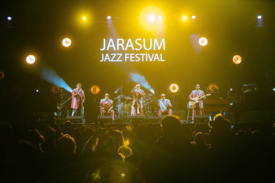 龟岛国际爵士音乐节  (자라섬국제재즈페스티벌)