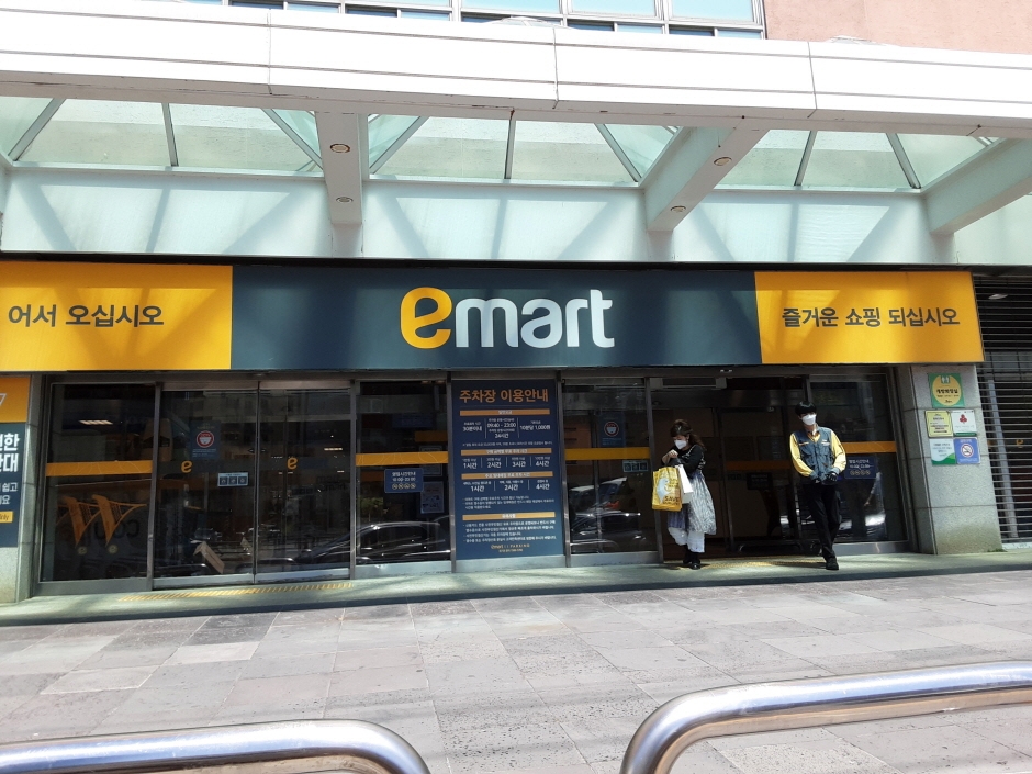 E-Mart - Sinjeju Branch [Tax Refund Shop] (이마트 신제주)