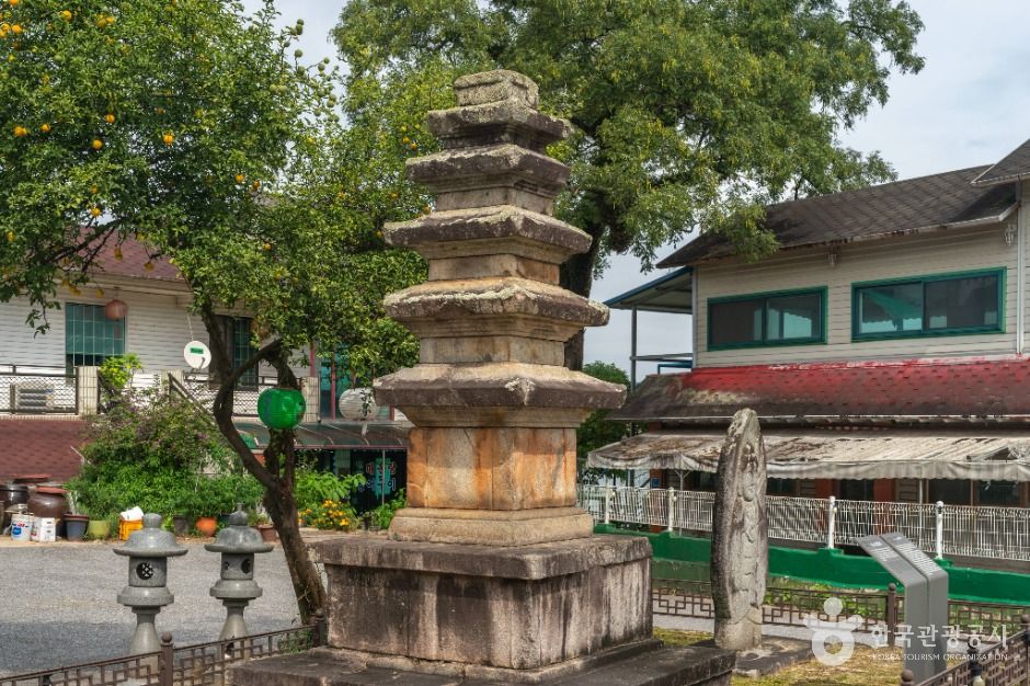 충주_충주 창동리 오층석탑 (2)