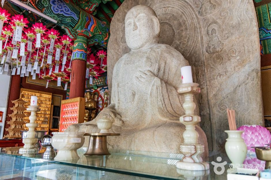 익산 연동리 석조여래좌상