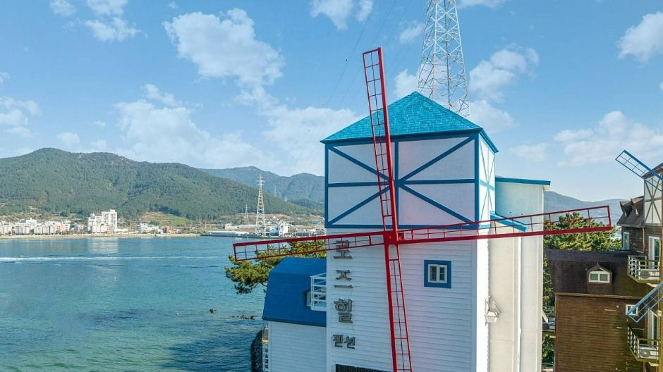 통영_풍차마을 로즈힐펜션_외부 (5)