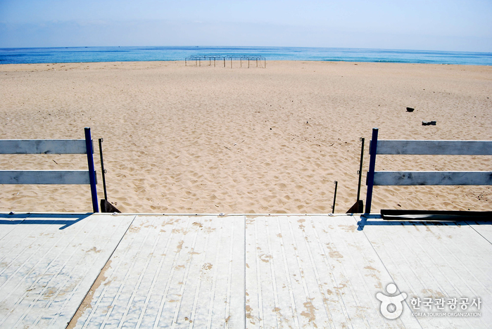 Hwajinpo Beach (화진포해변)