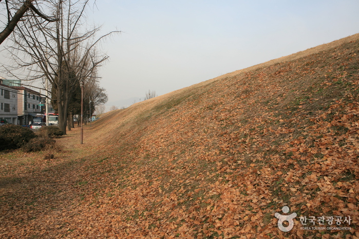 Festung Pungnap-dong Toseong (서울 풍납동 토성)