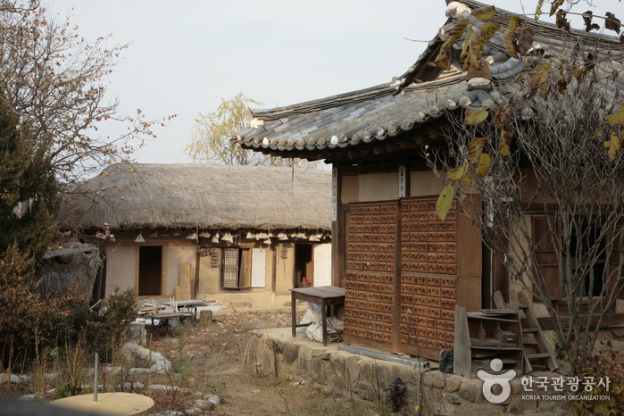 Hadong House (Andong Hahoe Village) (하동고택 - 안동하회마을) 
