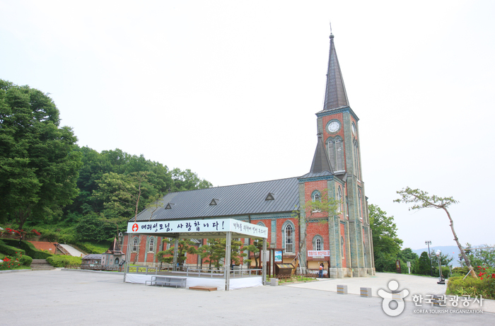 Eglise du lieu de pélerinage Gamgokmaegoe (감곡매괴성모순례지성당)