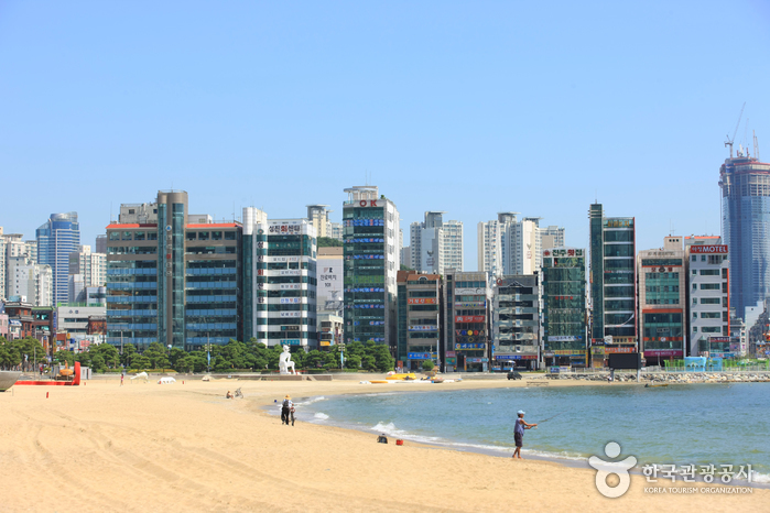 Gwangalli Beach (광안리해수욕장)