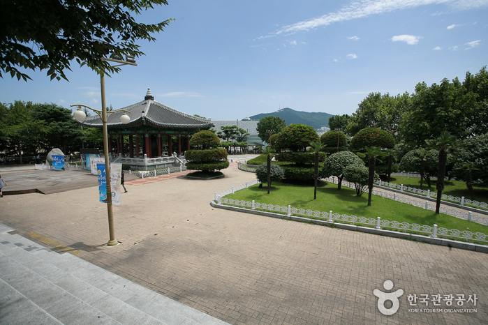 龍頭山公園(용두산공원)