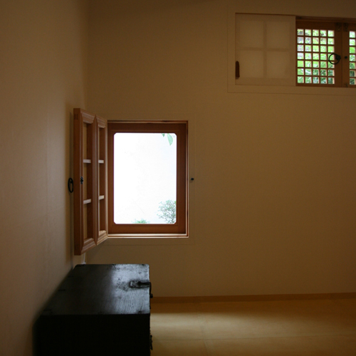 Charm House (참 하우스)