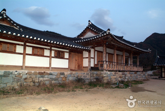 Nongam House (Head Household of the Nongam Descendants) (농암종택)