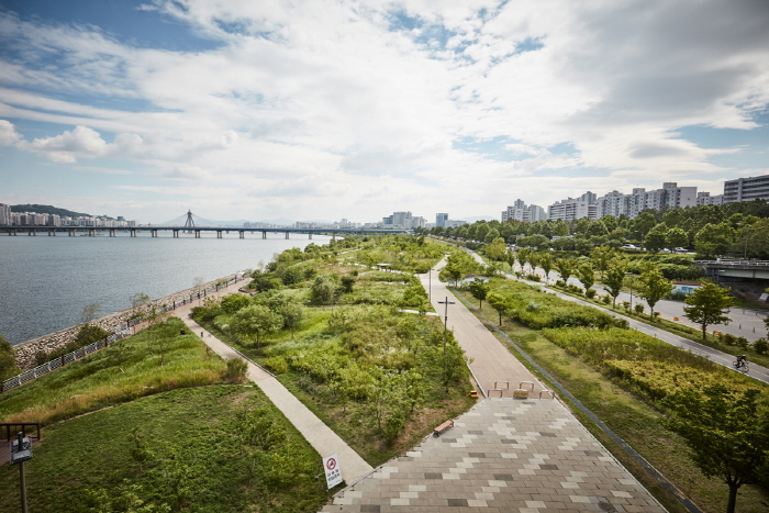 蚕室漢江公園（잠실한강공원）