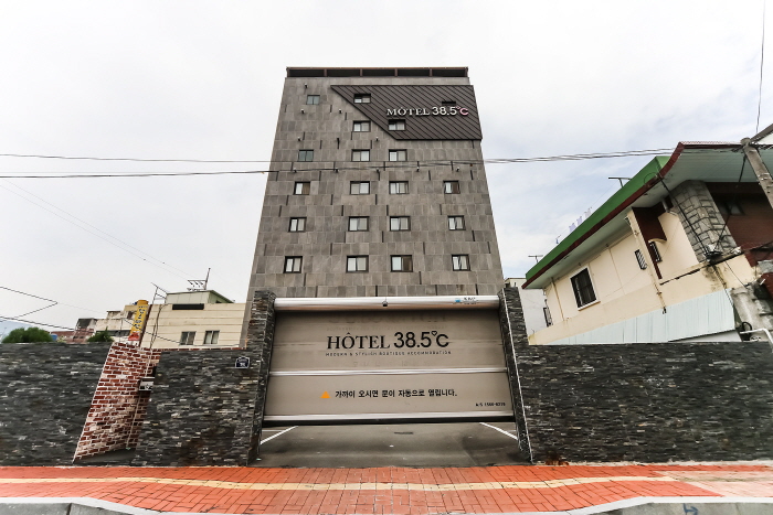 ホテル38.5℃[韓国観光品質認証] (호텔38.5도씨[한국관광 품질인증/Korea Quality])