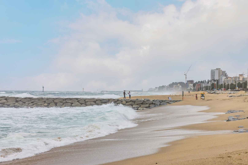 領津海辺（영진해변）