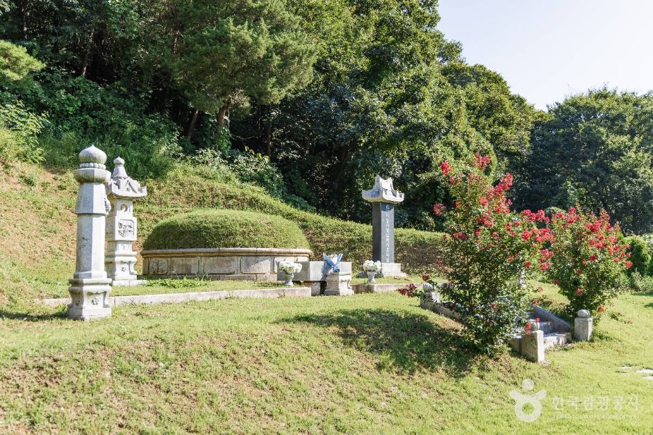 thumbnail-순교자 황사영 알렉시오 묘-9