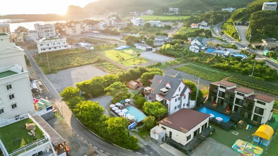 태안_바다햇살고운집_외부 (1)