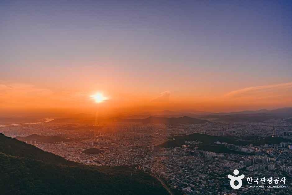 thumbnail-앞산 케이블카(앞산 전망대)-8