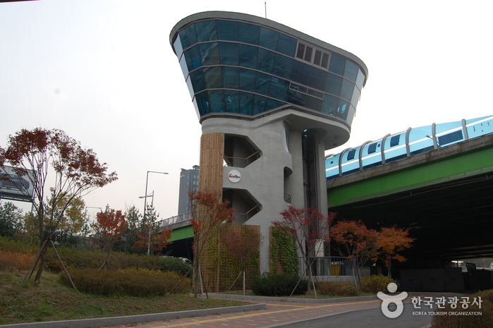 Hannam Bridge lookout lounge 'Café Rainbow' (한남 새말카페 레인보우 - 한남대교 전망쉼터)