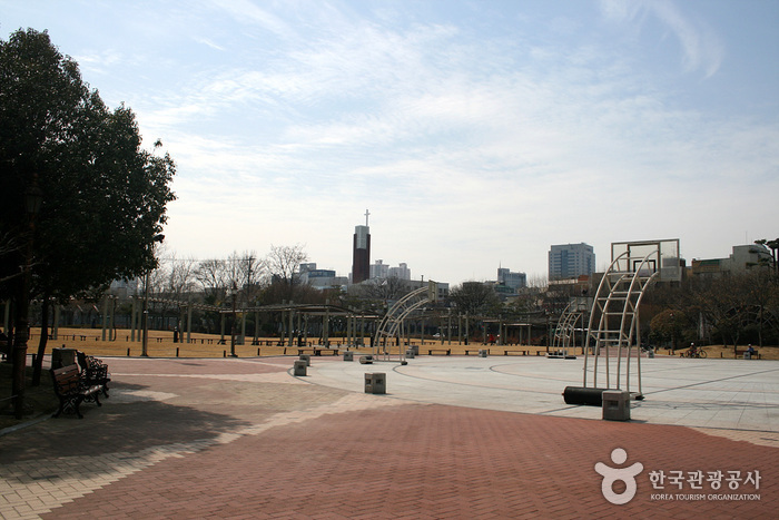 Gedenkpark Gukchaebosang (국채보상운동기념공원)