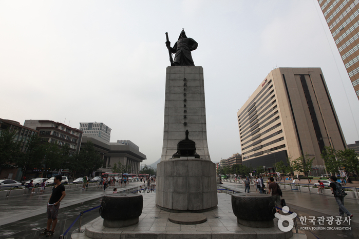 Statue des Admirals Yi Sun-Shin (충무공 이순신 동상)