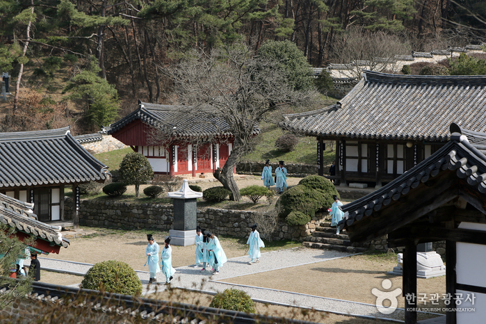 Academia Neoconfuciana Wolbong Seowon (월봉서원)