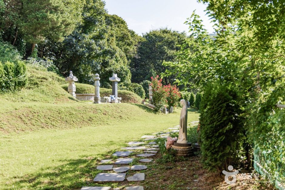 thumbnail-순교자 황사영 알렉시오 묘-10