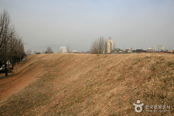 首尔风纳洞土城서울 풍납동 토성